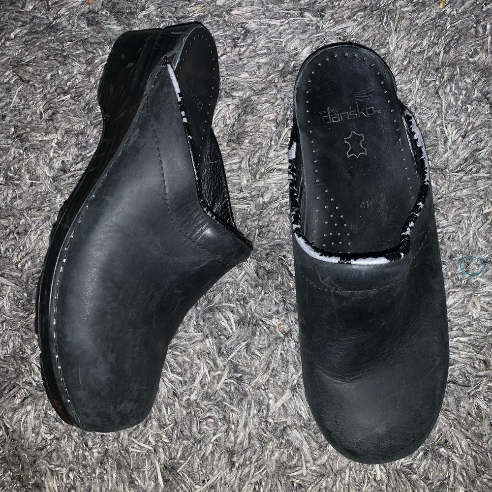Dansko 41 11 black clogs